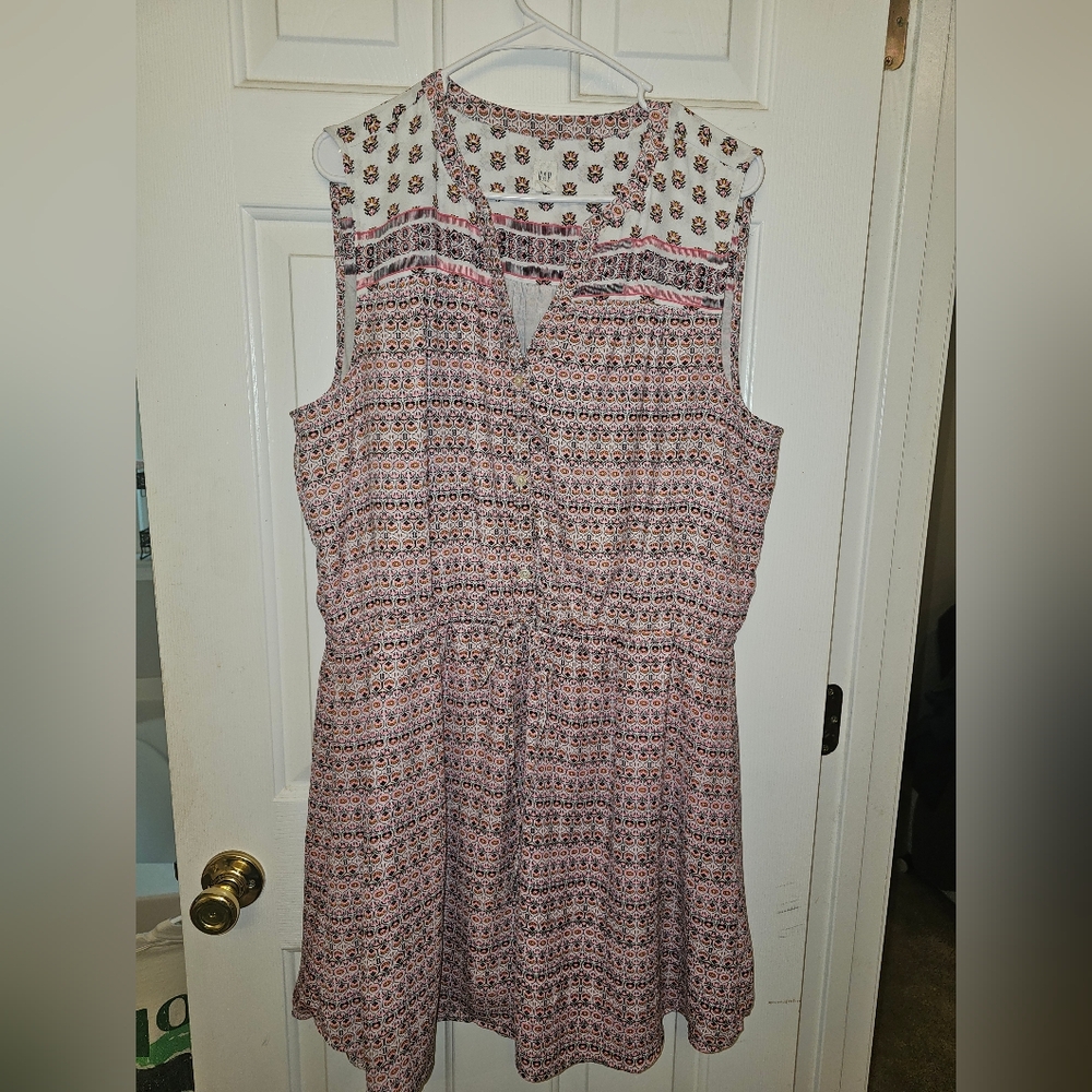 GAP White and Pink Patterned Top